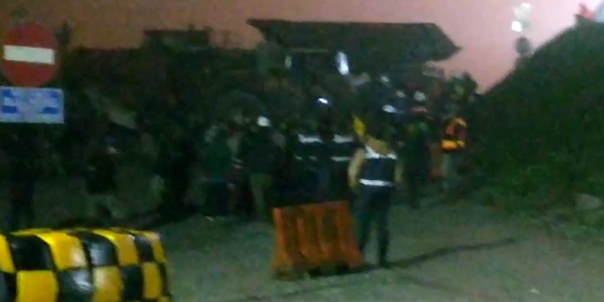 unjuk-rasa-tolak-divaksin-covid-19-puluhan-pekerja-pt-freeport-ditangkap-polisi